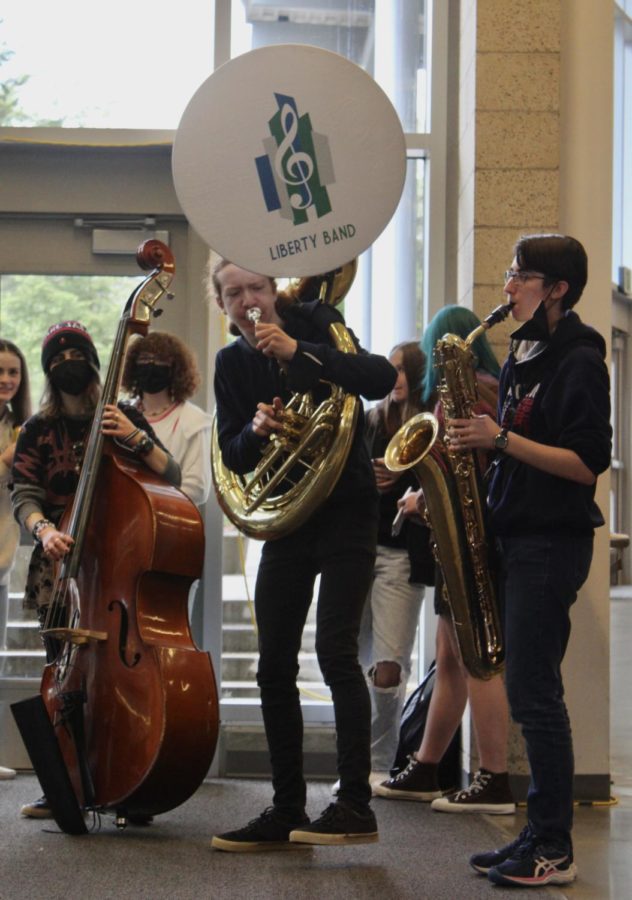 On May 18, Liberty’s jazz band surprised students with a Wednesday morning performance in the Commons! 
