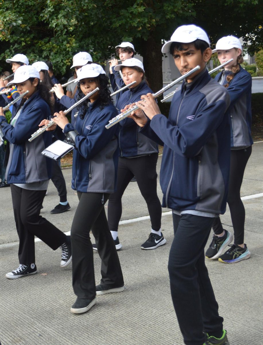 Juniors make an “EARFQUAKE” with newly arranged songs for band